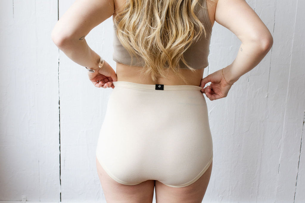 Pregnancy and postpartum underwear in the color milk made from tencil by Momme