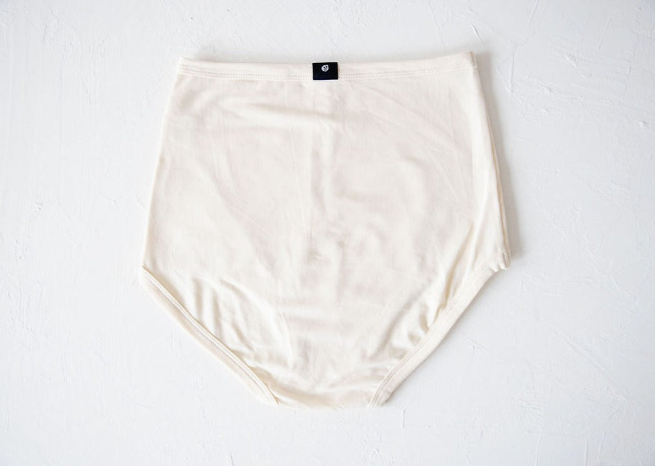 Momme | High-waisted sustainably made undies for pre and postpartum